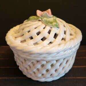 White Ceramic Plate And Lid